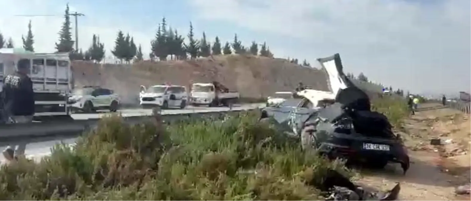 Gaziantep'te Trafik Kazası: 1 Kişi Hayatını Kaybetti, 4 Yaralı