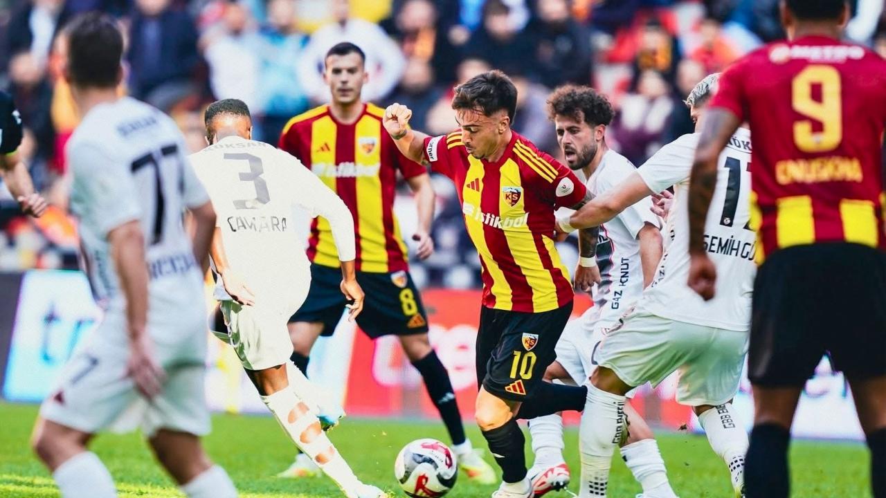 Kayserispor 50 yıllık kulüp tarihinde bir ilki yaşadı