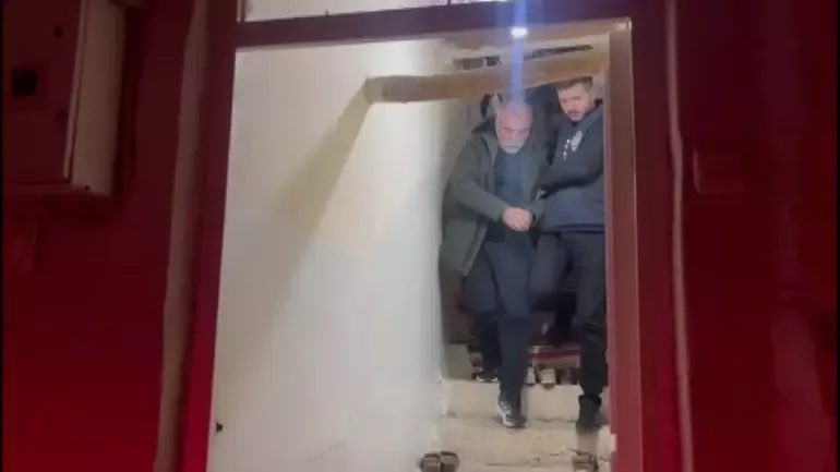 Lisedeki öğretmeniyle yasak aşk yaşadı: Birlik olup matematik öğretmenini öldürdüler