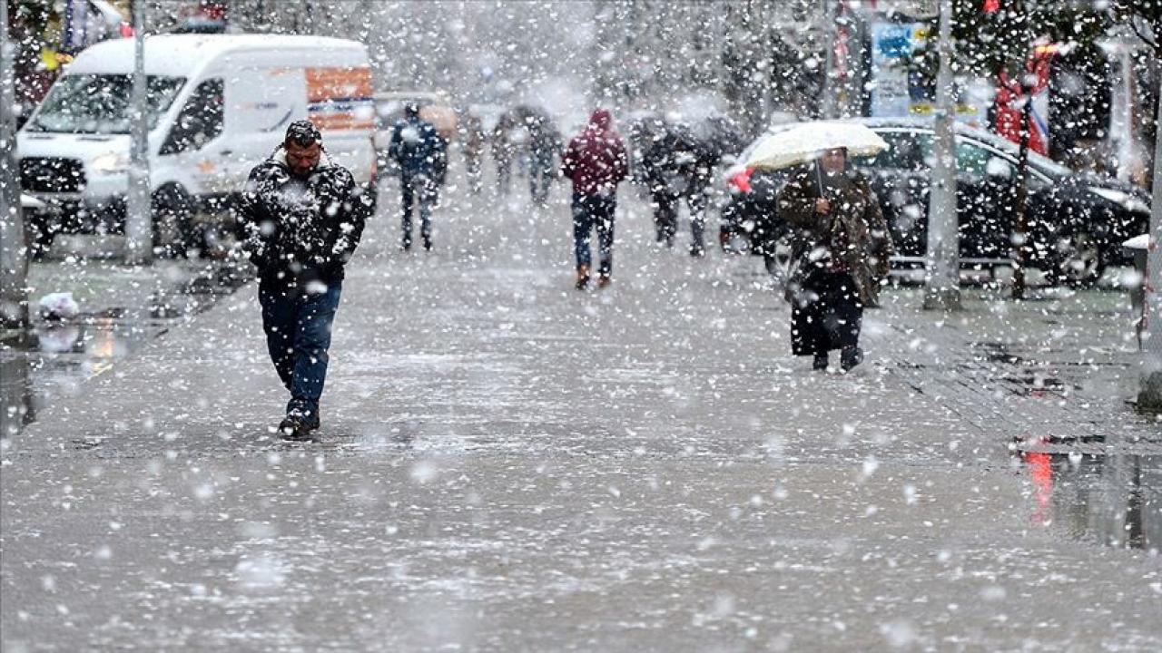 Meteoroloji Uyardı: 6 İlde Kuvvetli Kar ve Sağanak Yağış Bekleniyor