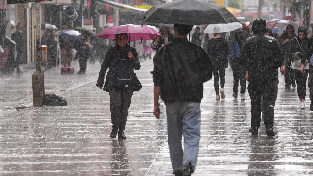Meteoroloji uzmanından sağanak uyarısı: 3 gün sürecek, tüm yurdu etkileyecek!
