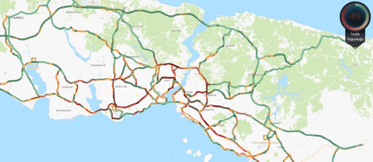 Meteoroloji ve AKOM uyarmıştı: Kuvvetli sağanak yağış başladı! Trafik durma noktasında