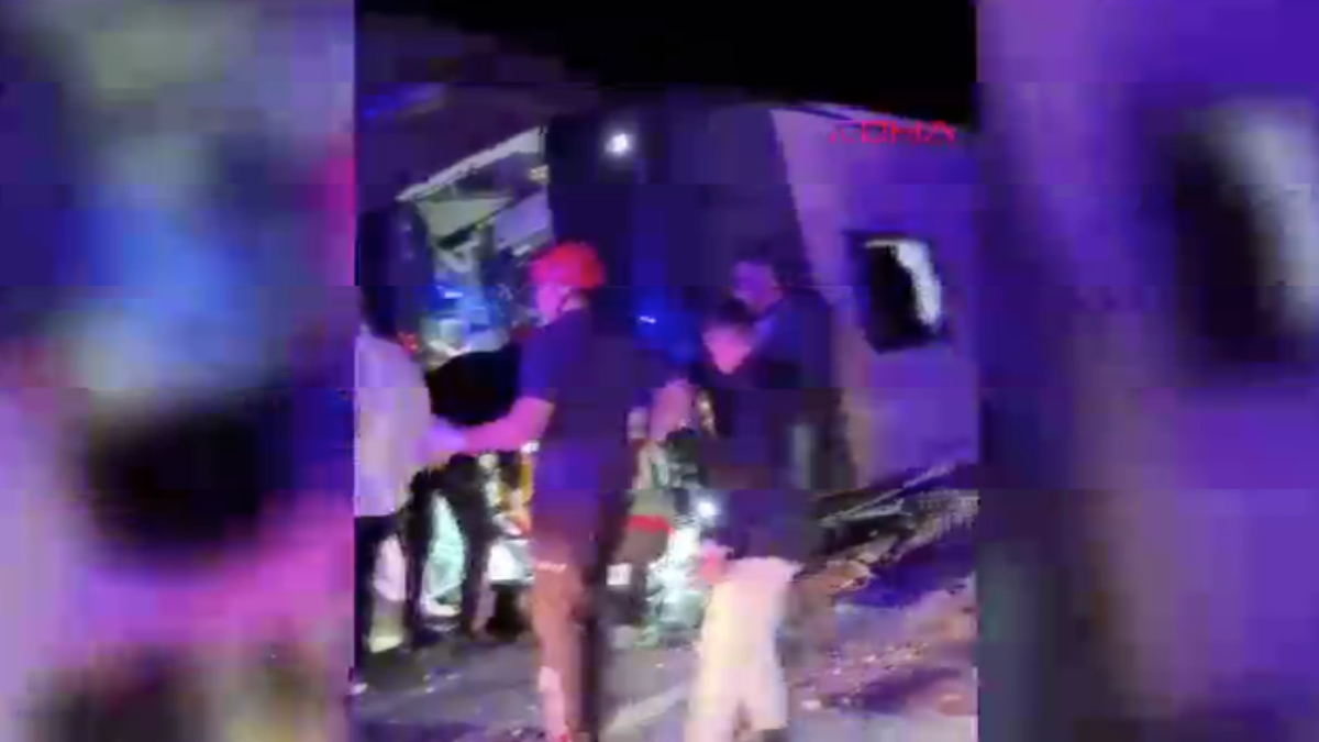 Osmaniye’de yolcu otobüsü devrildi: Çok sayıda yaralı var
