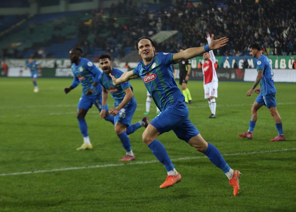 Rizespor son dakikalarda Fatih Karagümrük'ü yıktı