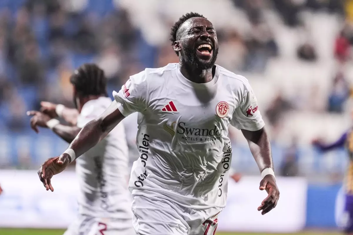 Süper Lig'de bugün oynanan 3 maçta yalnızca 2 gol atıldı