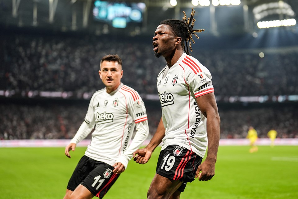 Süper Lig 11. Haftasında Nefes Kesen Derbi: Fenerbahçe 3-2 Beşiktaş'ı Devirdi