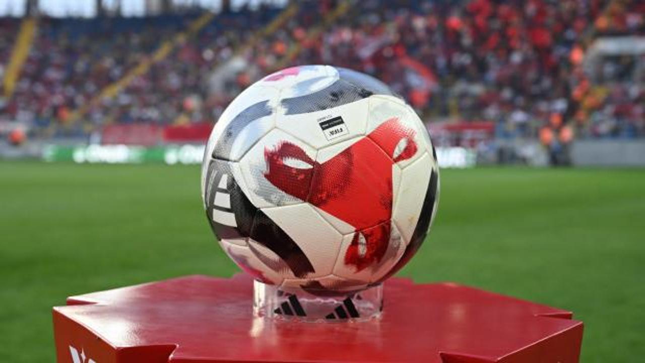 Zirvede fark kapanıyor! Dev derbi öncesi Süper Lig'de son durum