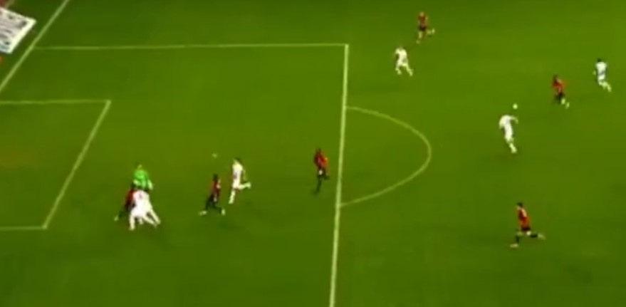 Trendyol Süper Lig'de İlginç An: Kaleci Kavgayı Ayırırken Gol Yedi