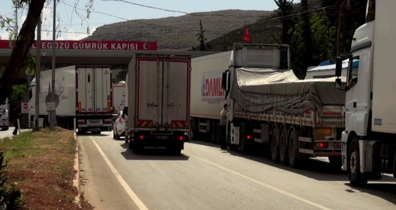 Türk TIR'larının 14 Yıl Aradan Sonra Kuveyt'e Transit Seferleri Başladı