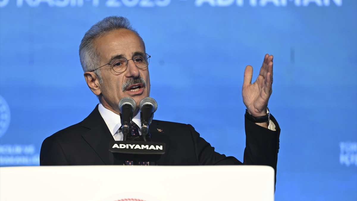 Ulaştırma Bakanı Abdulkadir Uraloğlu'ndan İstanbul'a yeni metro müjdesi