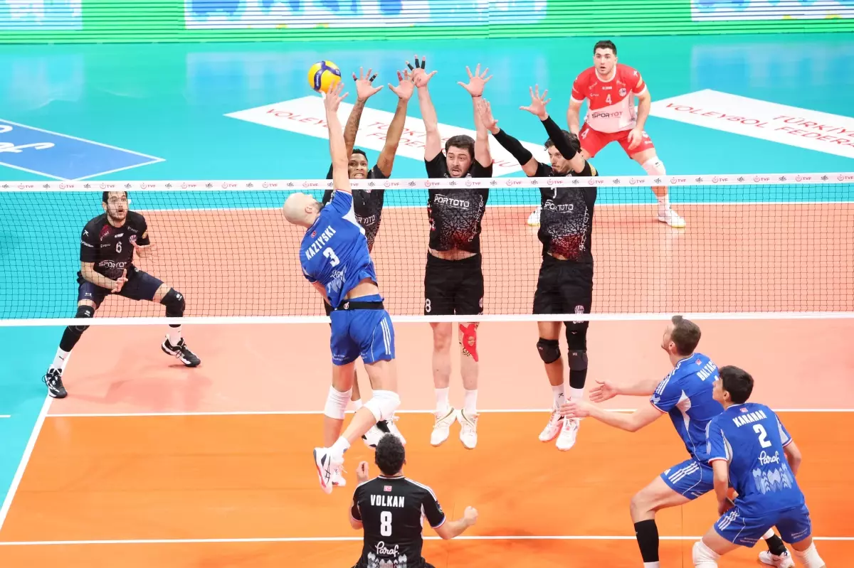 Efeler Ligi'nde İlk Devre Tamamlandı