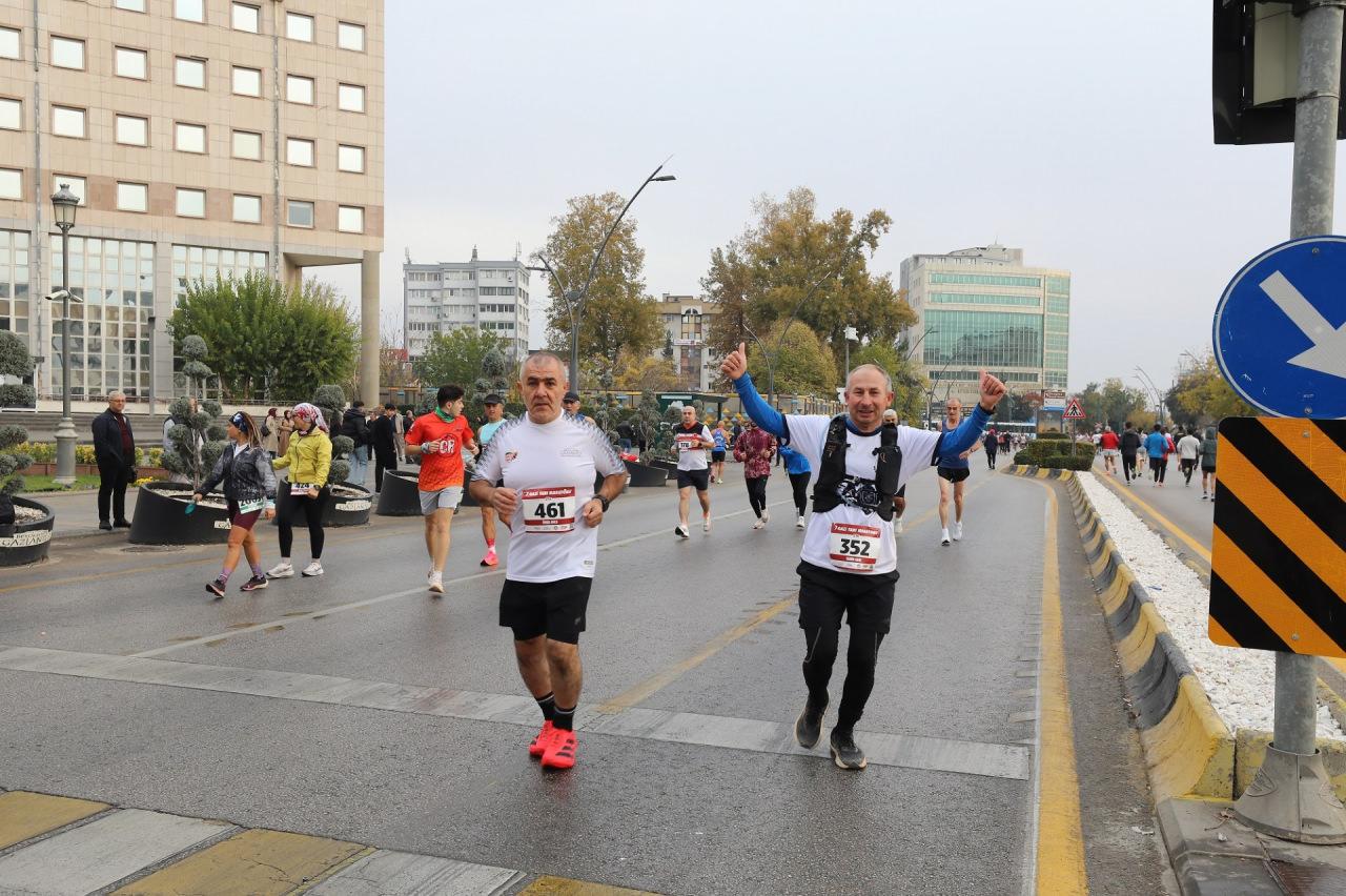 7. Gazi Yarı Maratonu heyecan ve renkli görüntülerle yapıldı