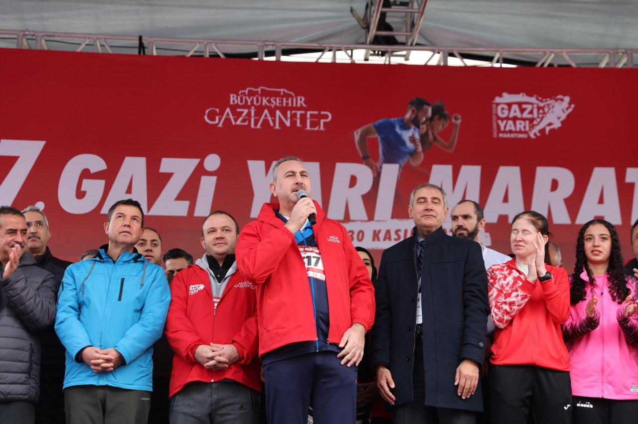 7. Gazi Yarı Maratonu heyecan ve renkli görüntülerle yapıldı