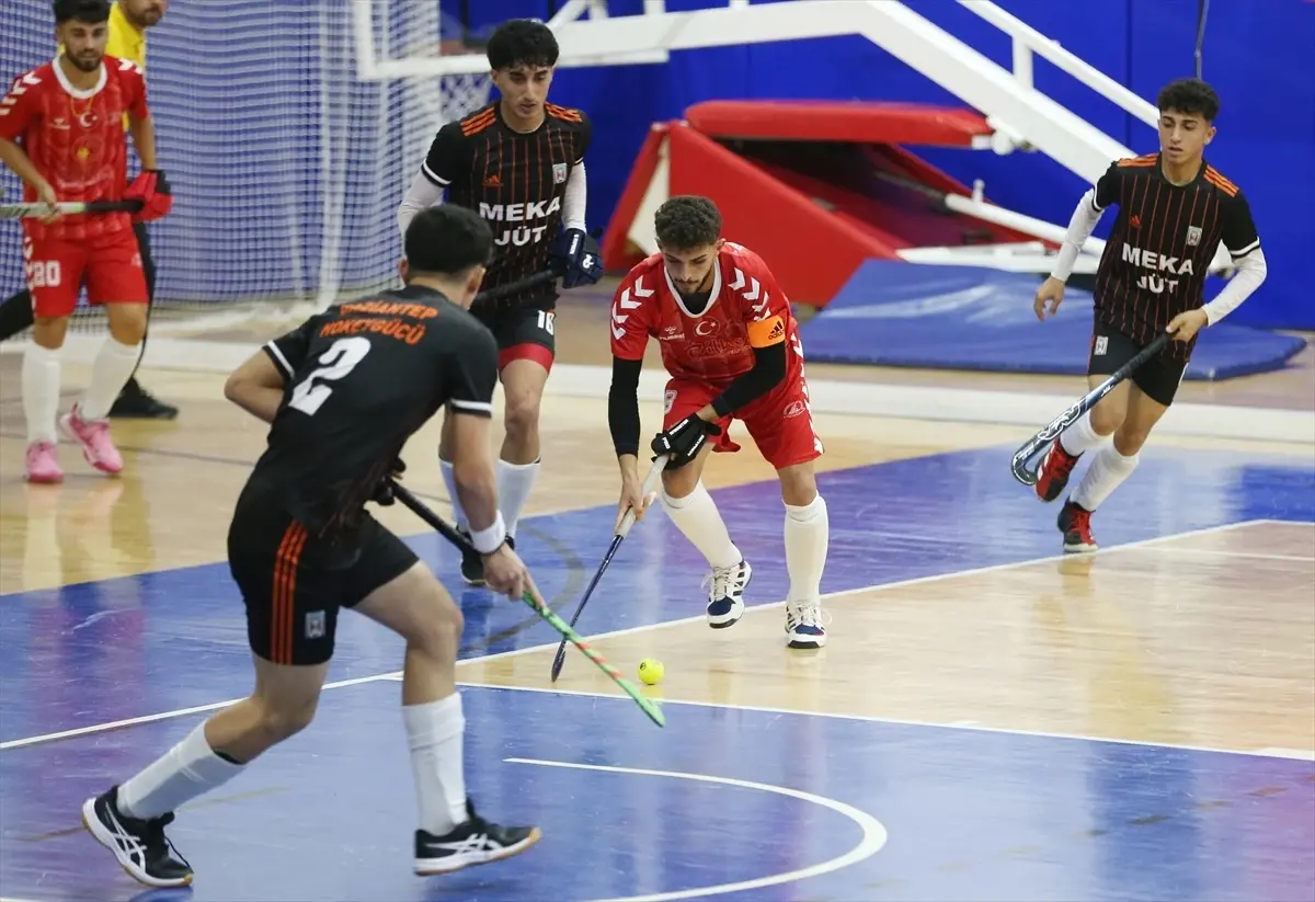 Alanya'da Başlayan Erkekler Salon Hokeyi Süper Ligi Maçları