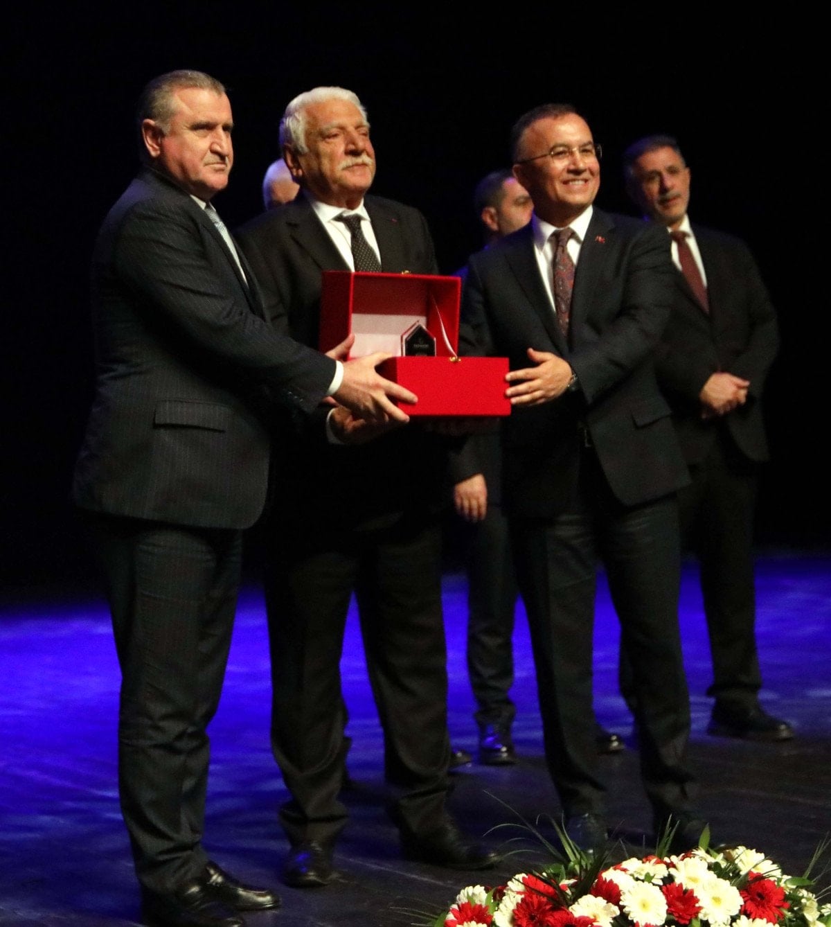 Bakan Osman Aşkın Bak'tan Dijital Bağımlılıkla Mücadelede Sporun Önemi ve Kamil Ocak Kapalı Spor Salonu Açılışı