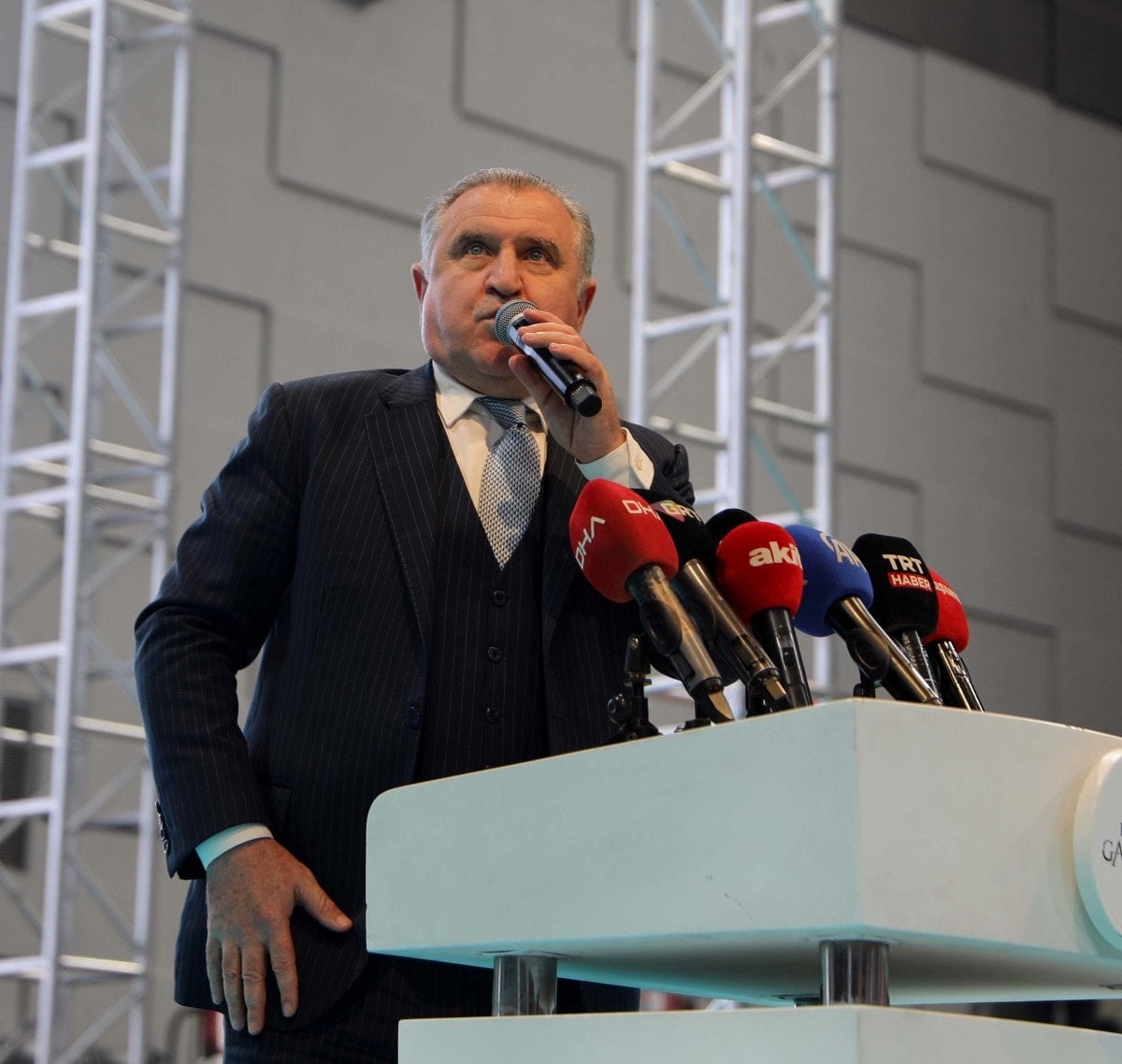 Bakan Bak: Dijital bağımlılıkla mücadelenin en etkili yolu spordur