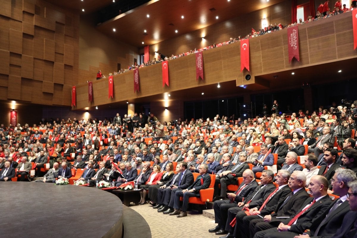 Bakan Osman Aşkın Bak'tan Dijital Bağımlılıkla Mücadelede Sporun Önemi ve Kamil Ocak Kapalı Spor Salonu Açılışı
