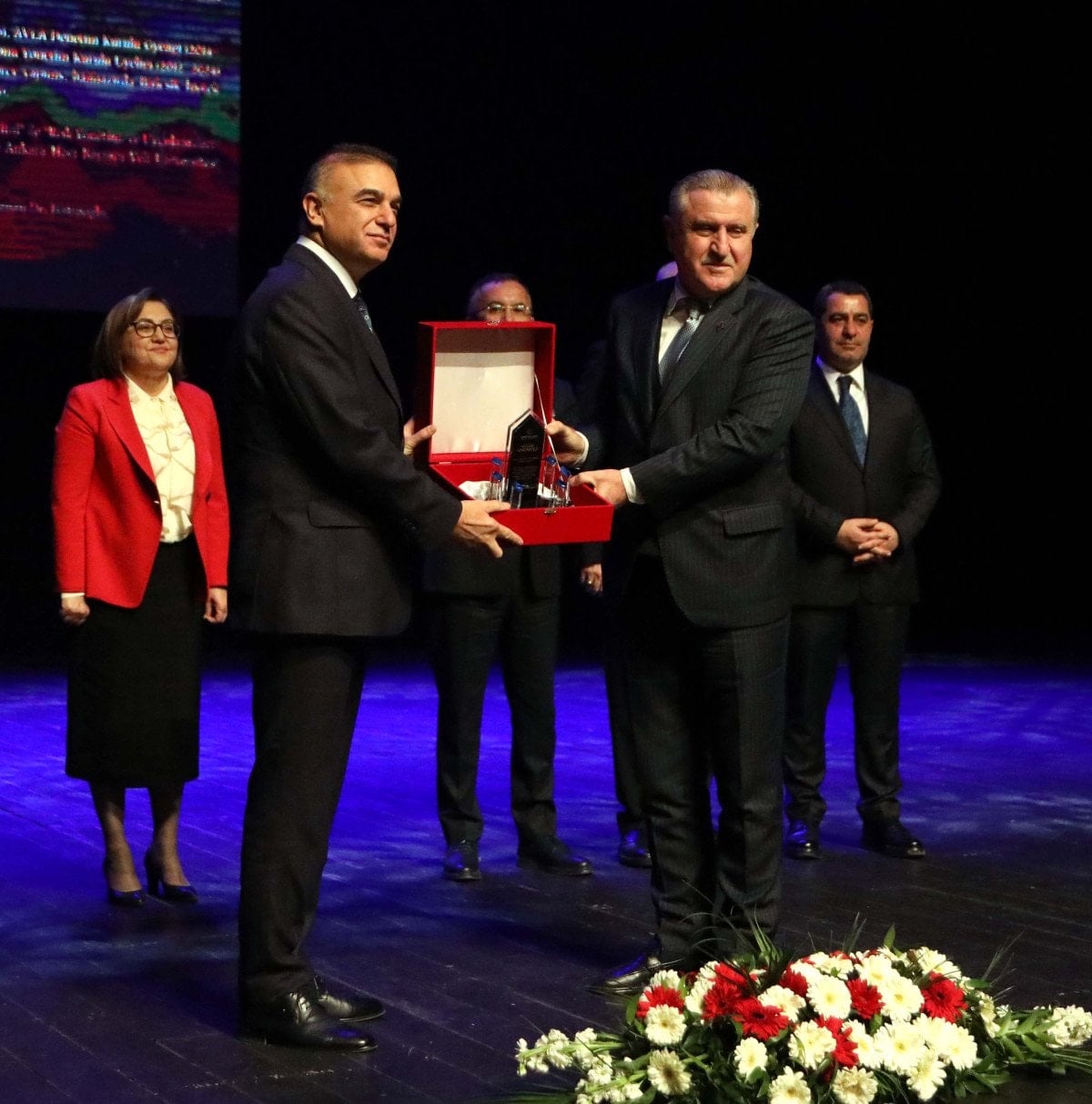 Bakan Osman Aşkın Bak'tan Dijital Bağımlılıkla Mücadelede Sporun Önemi ve Kamil Ocak Kapalı Spor Salonu Açılışı