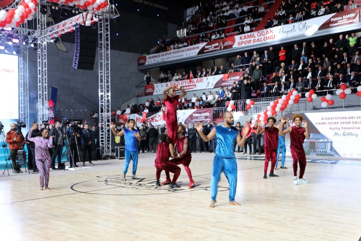 Bakan Bak: Dijital bağımlılıkla mücadelenin en etkili yolu spordur