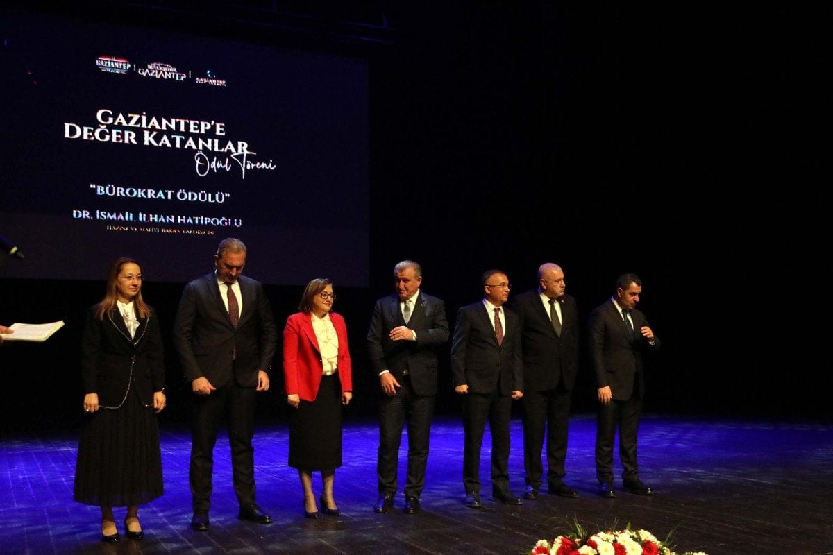 Bakan Osman Aşkın Bak'tan Dijital Bağımlılıkla Mücadelede Sporun Önemi ve Kamil Ocak Kapalı Spor Salonu Açılışı