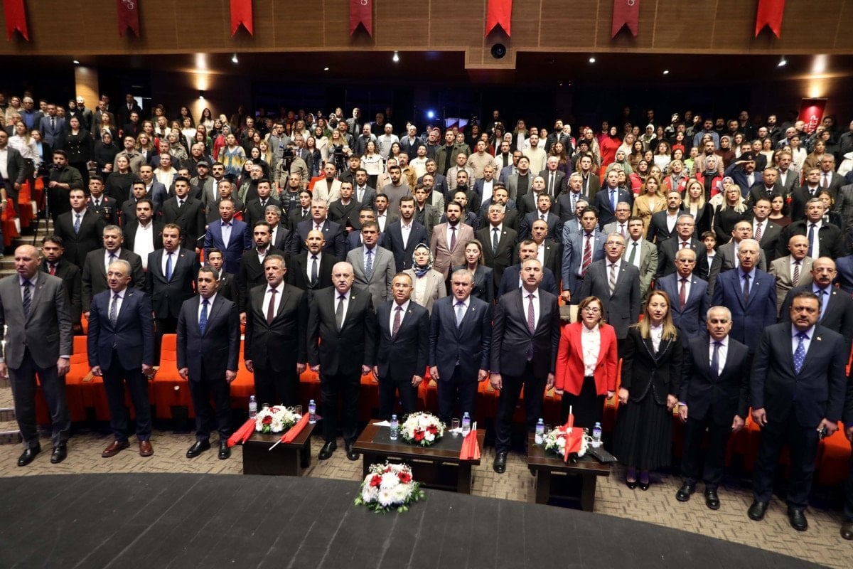 Bakan Osman Aşkın Bak'tan Dijital Bağımlılıkla Mücadelede Sporun Önemi ve Kamil Ocak Kapalı Spor Salonu Açılışı