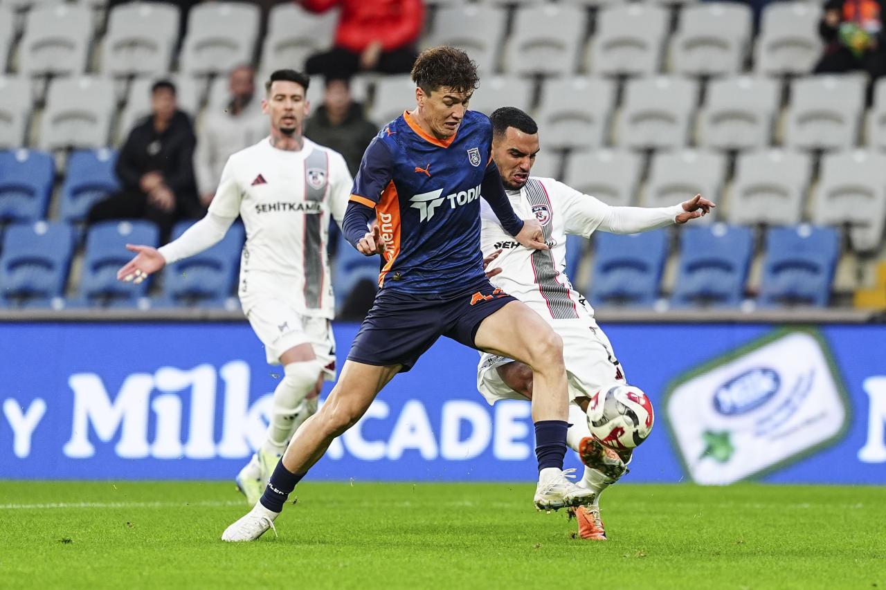 Geri dönen Burak Yılmaz kabusu yaşadı! Başakşehir, Gaziantep FK'yı dağıttı