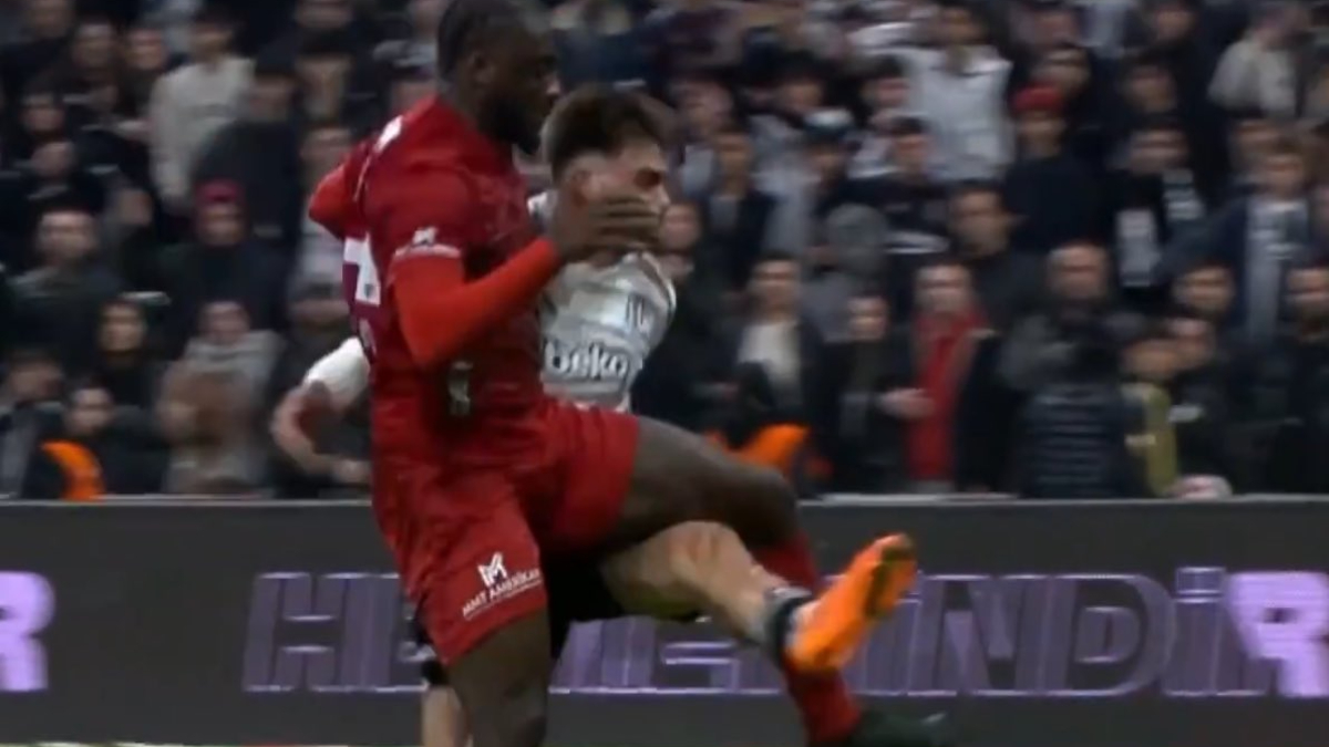 Beşiktaş-Gaziantep FK Maçında Tartışmalı Penaltı Pozisyonu