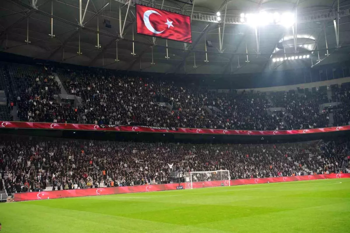 Beşiktaş Taraftarları Yönetim ve Teknik Ekibi İstifaya Davet Ediyor