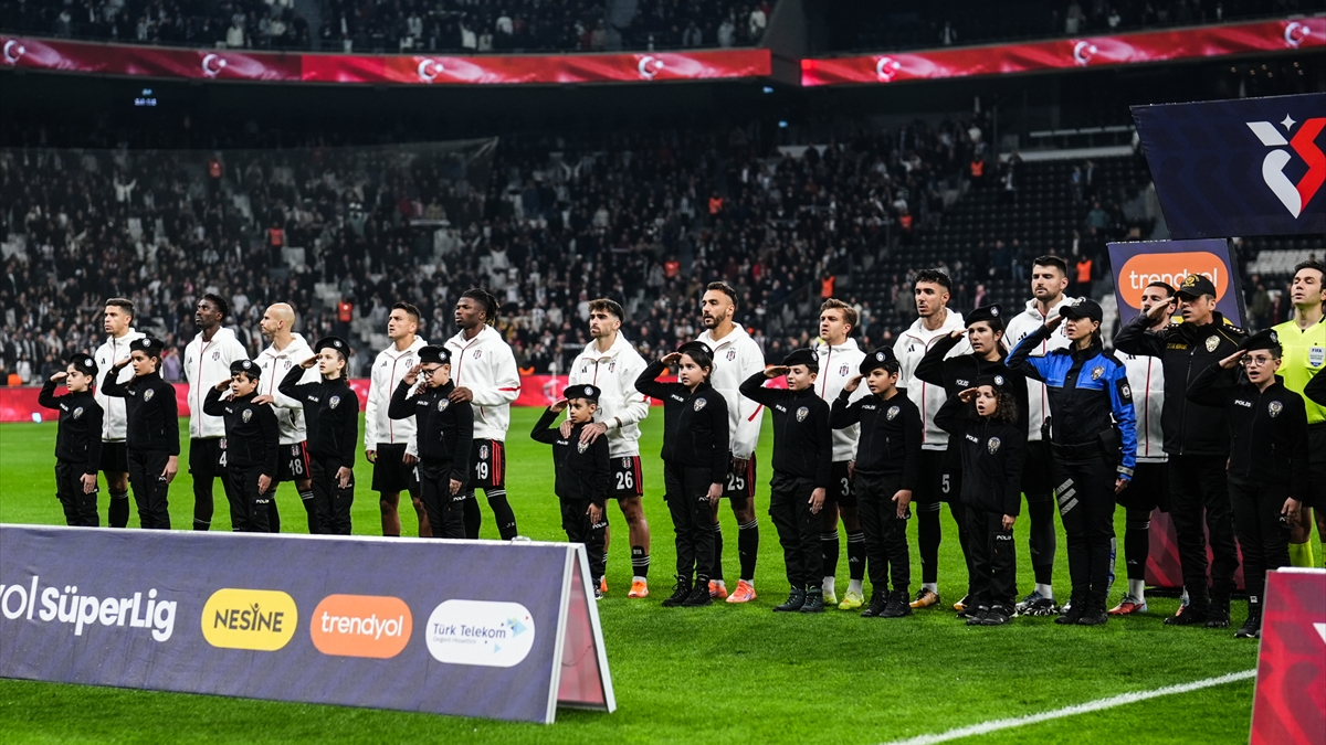 Beşiktaş bu sezon bir ileri iki geri gidiyor!