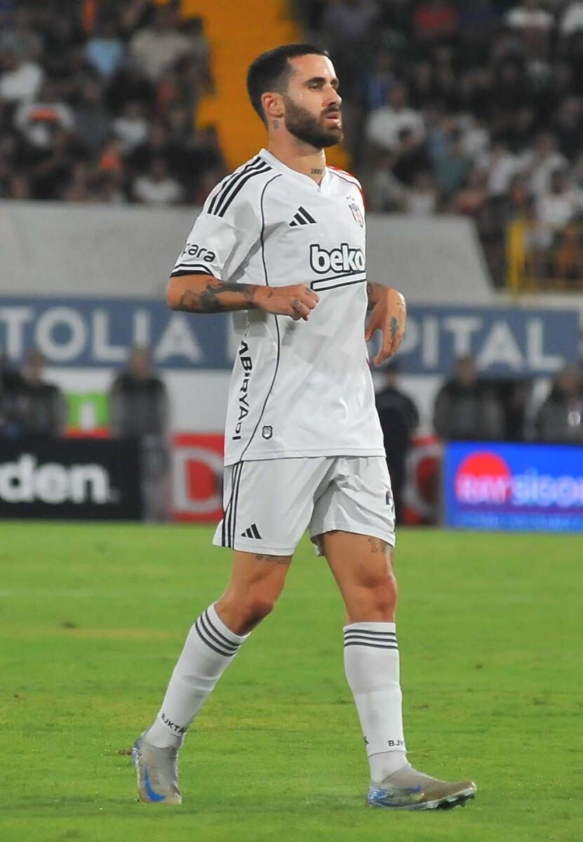 Beşiktaş'ta Rafa Silva'nın Takıma Dönüşü: Sakatlıktan Sonra İlk Adımlar