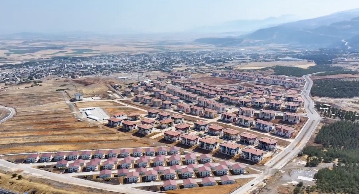 Burhanettin Duran'dan 'Asrın İnşası: 455 Bin Konut Tamam' paylaşımı