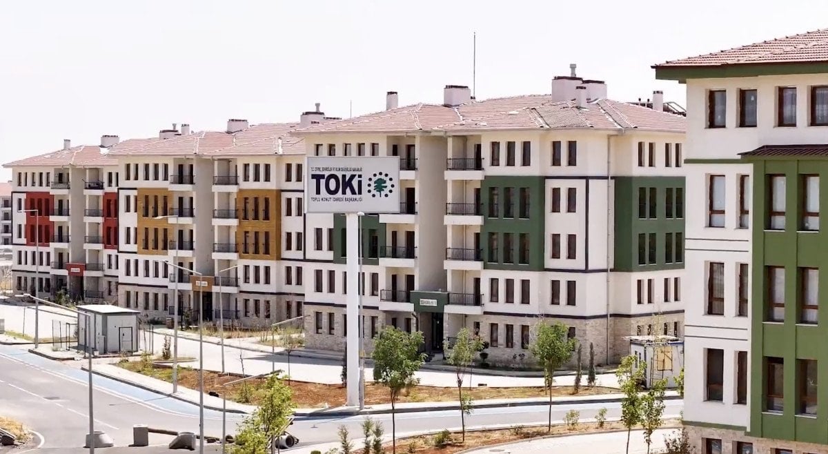 Burhanettin Duran'dan 'Asrın İnşası: 455 Bin Konut Tamam' paylaşımı