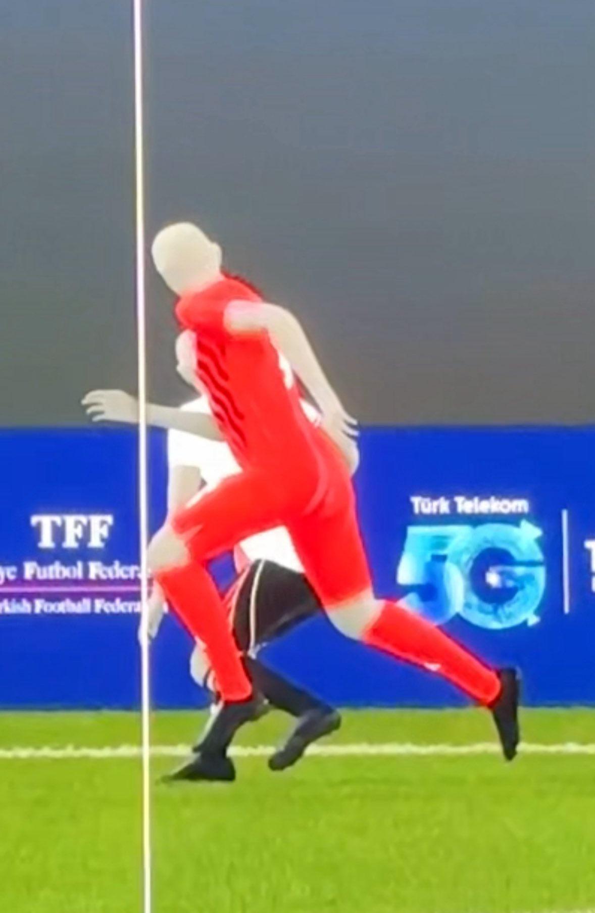 Dolmabahçe'de Ofsayt ve Penaltı Kararları Tartışması