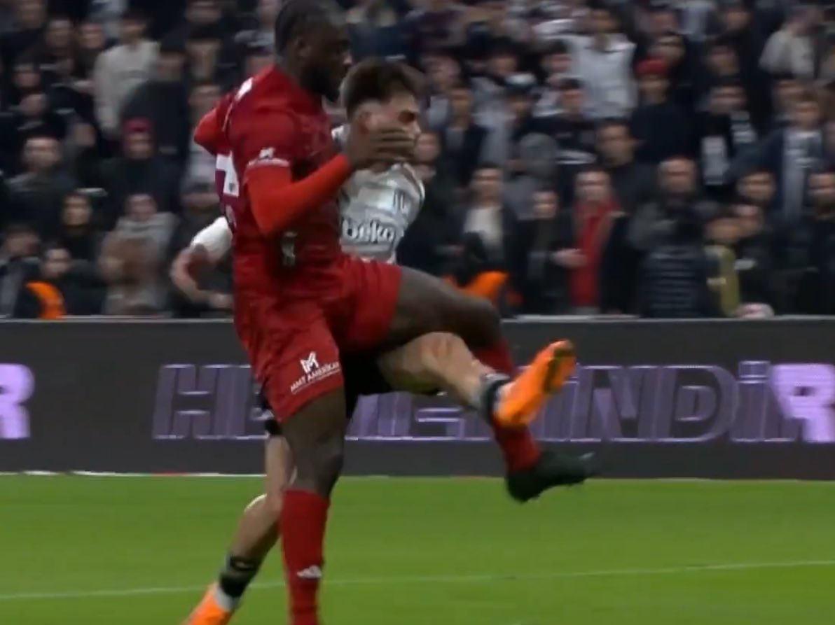 Dolmabahçe'de Ofsayt ve Penaltı Kararları Tartışması