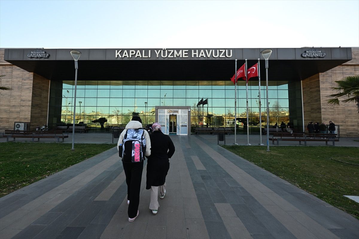 Fatma Çoban: Gaziantep'in Su Korkusunu Yenerek 48 Madalyayla Başarıya Yüzdüren Engelli Sporcu