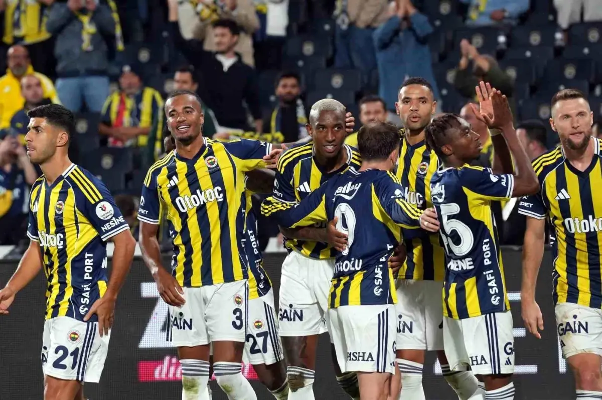 Fenerbahçe Süper Lig İlk Yarısını Namağlup Kaptı: 20 Yıl Sonra Gelen Başarı