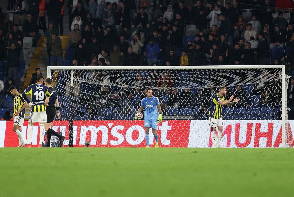 Fenerbahçe Süper Lig'de Başakşehir ile 1-1 Beraber Kaldı: Ligde 6. Kez Beraberlik