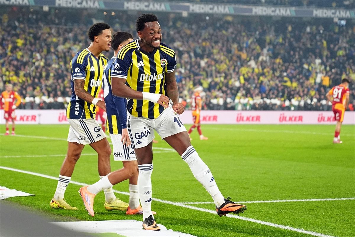 Fenerbahçe, derbide puanı uzatmada kaptı