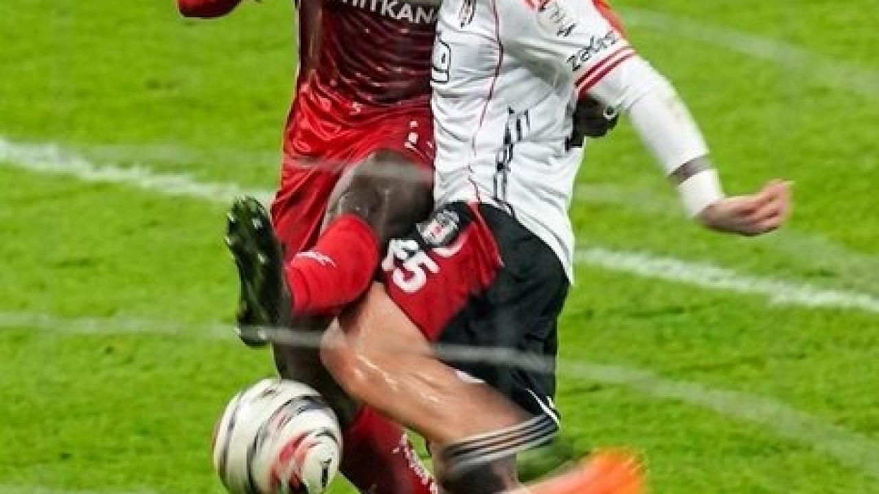 FIFA Kokartlı Hakem Selçuk Dereli’den Halil Umut Meler’e UEFA Tepkisi