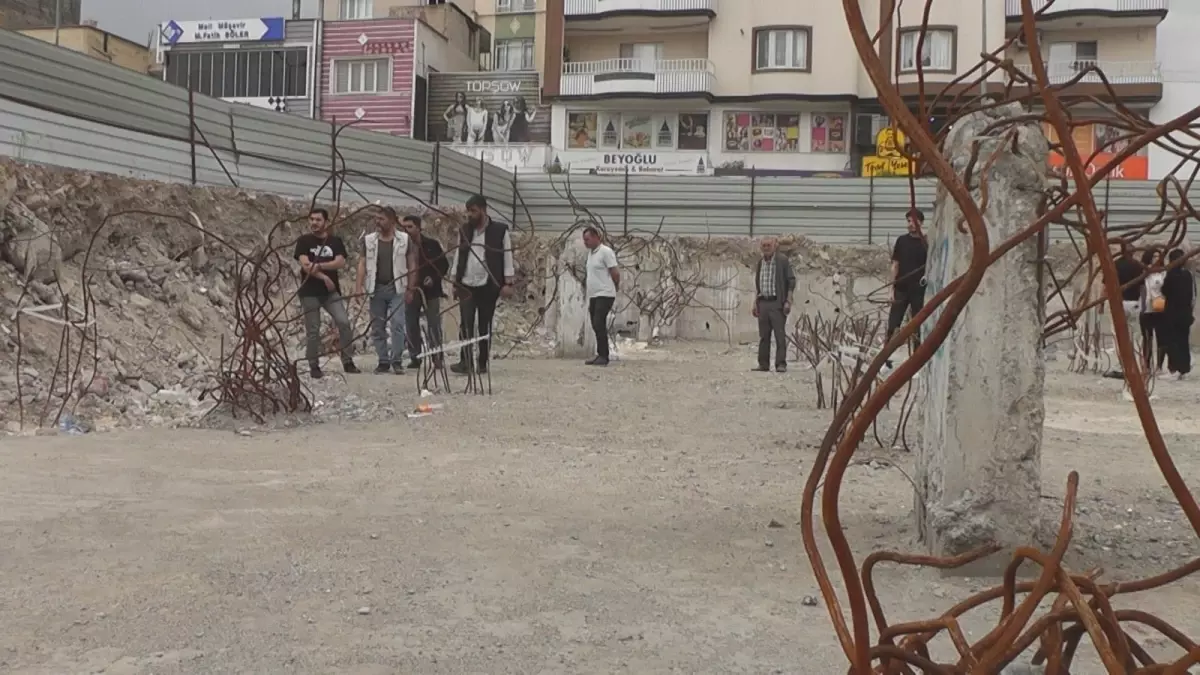 Furkan Apartmanı Müteahhidi Hasan Hüseyin S. Tutuklandı: Deprem Sonrası Yaşanan Gelişmeler