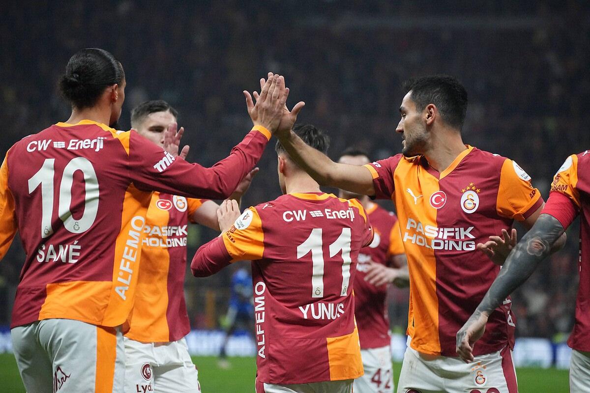 Galatasaray Kasımpaşa'yı 3-0 Yenerek Liderliğini Sürdürdü