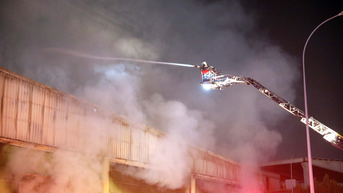 Gaziantep 5. Organize Sanayi Bölgesi'nde Ambalaj Fabrikasında Çıkan Yangın Kontrol Altına Alındı
