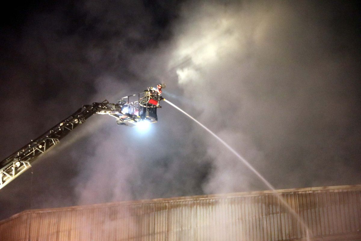 Gaziantep 5. Organize Sanayi Bölgesi'nde Ambalaj Fabrikasında Çıkan Yangın Kontrol Altına Alındı