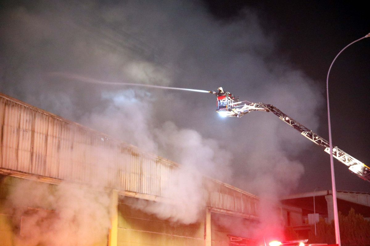 Gaziantep 5. Organize Sanayi Bölgesi'nde Ambalaj Fabrikasında Çıkan Yangın Kontrol Altına Alındı