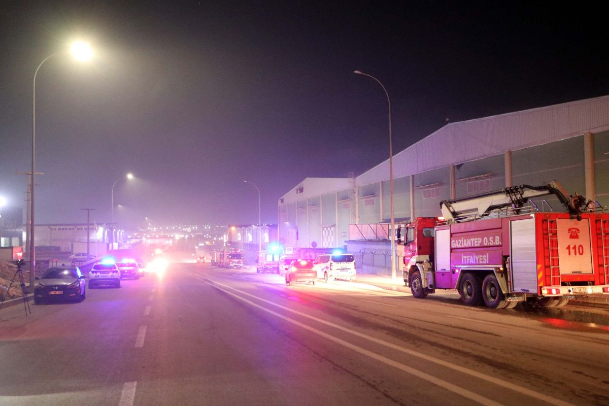 Gaziantep 5. Organize Sanayi Bölgesi'nde Ambalaj Fabrikasında Çıkan Yangın Kontrol Altına Alındı