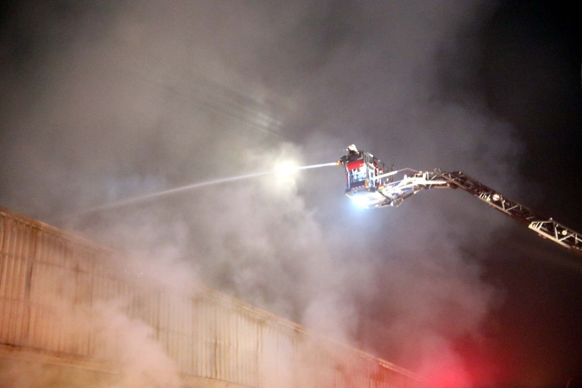 Gaziantep 5. Organize Sanayi Bölgesi'nde Ambalaj Fabrikasında Çıkan Yangın Kontrol Altına Alındı