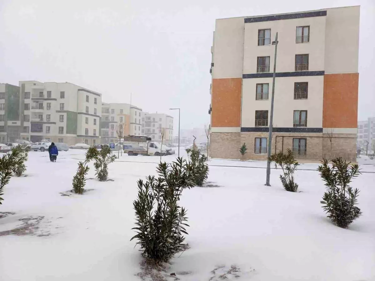 Gaziantep Araban'da Kar Yağışı Çiftçilerin Umudu Oldu