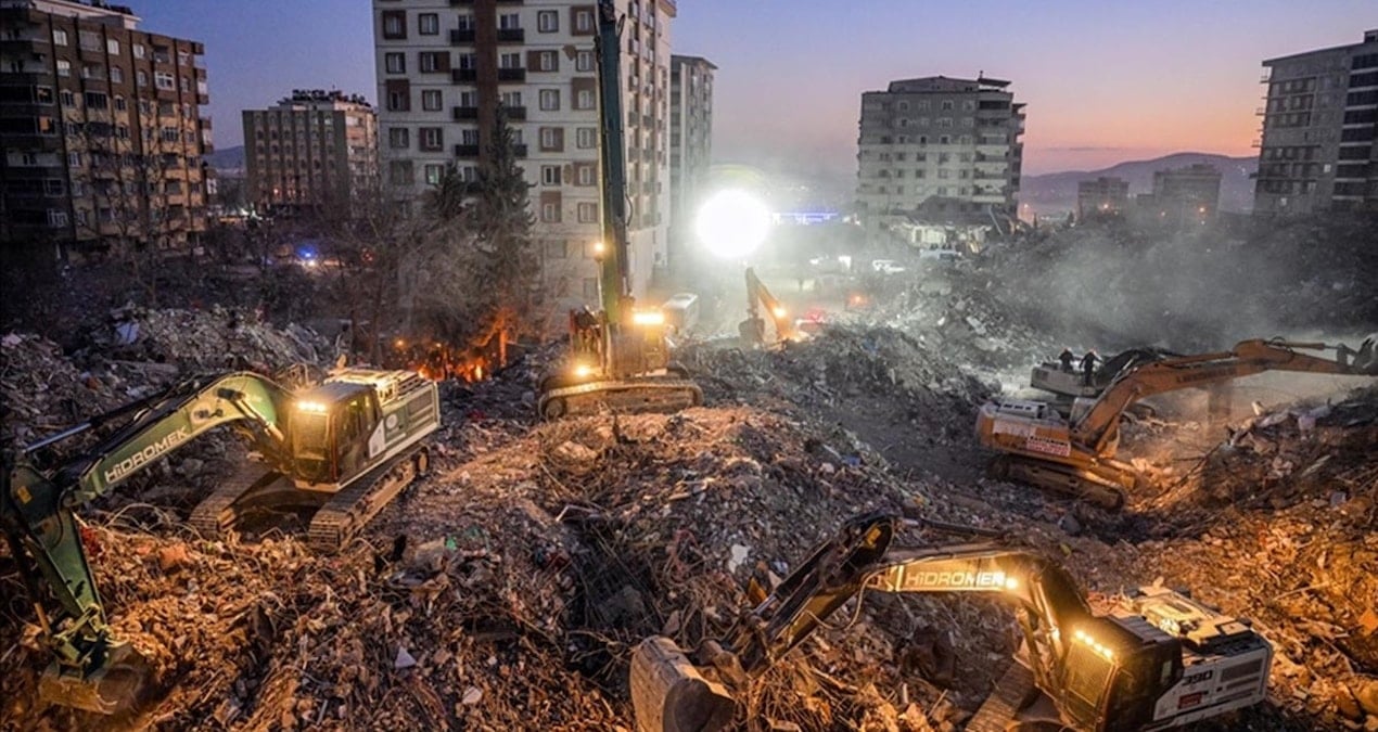 Deprem davasında 34 aydır aranan sanıklar 10'ar milyon lira kefalet ödeyecek