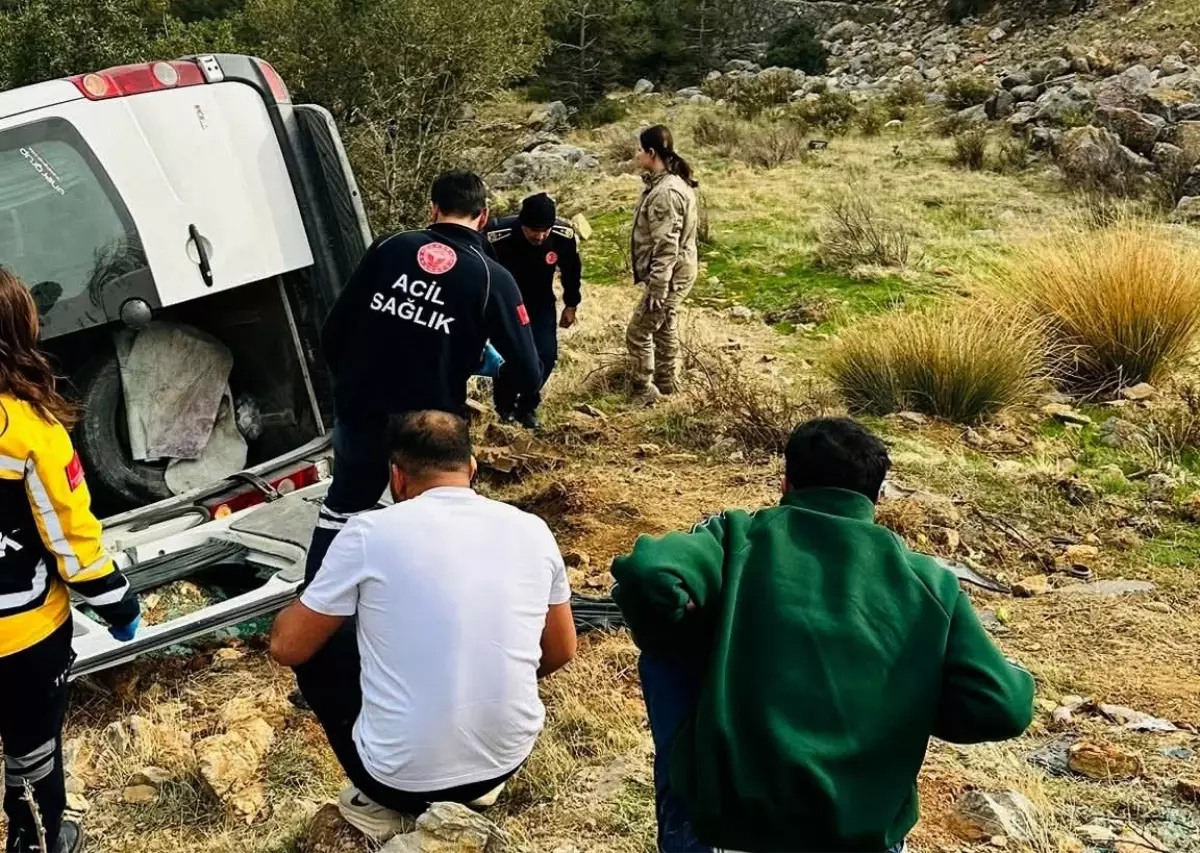 Gaziantep Nurdağı'nda Minibüs Kazası: 1 Ölü, 3 Yaralı Tarım İşçisi