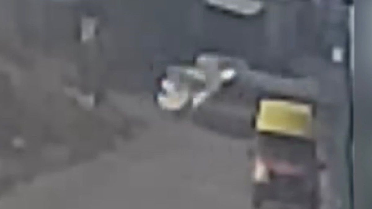 Gaziantep Şehitkamil Kavşağında Servis ve Panelvan Çarpışması: 1 Ölü, 3 Yaralı